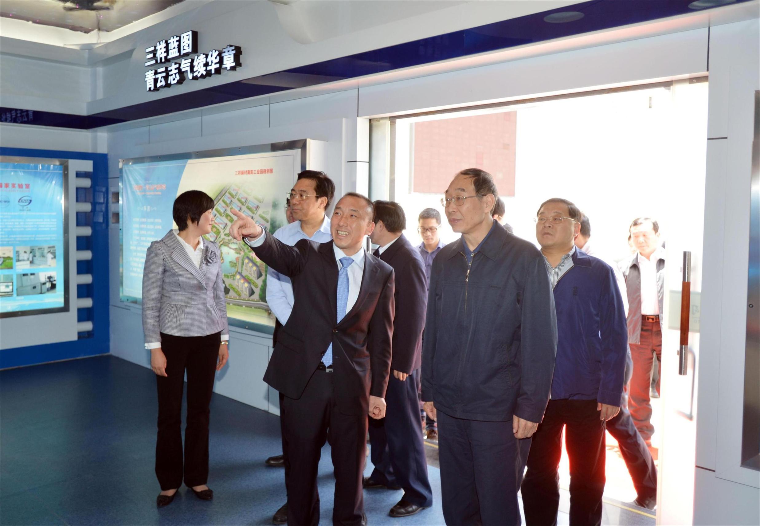 中央书记处书记、中央统战部部长尤权（时任福建省委书记、省人大常委会主任）视察米兰(milan)-33cc2b46-a26f-4171-ad81-c550ce31854b.jpg